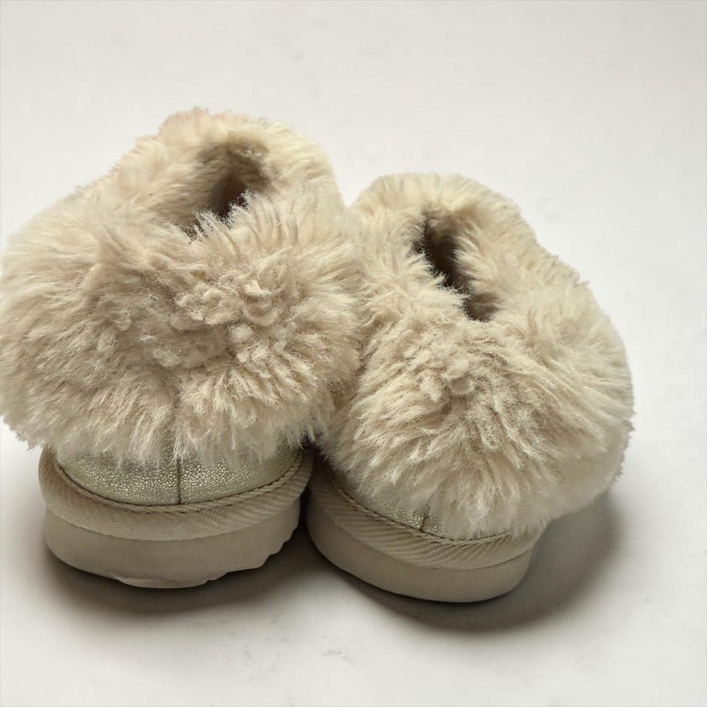 Target Girls Gold Shimmer Faux Fur Trim Slipper Shoes Metallic Size 3 - Picture 3 of 4